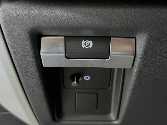 Used 2024  Land Rover S image 32