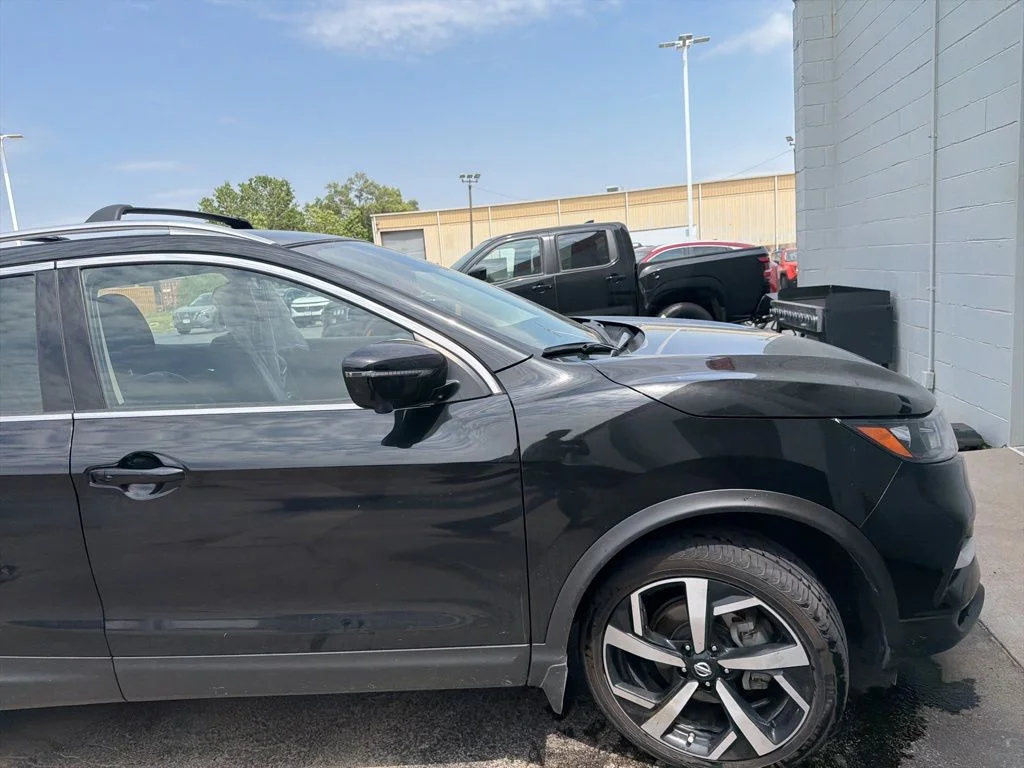 2022 Nissan Rogue Sport SL AWD's photo