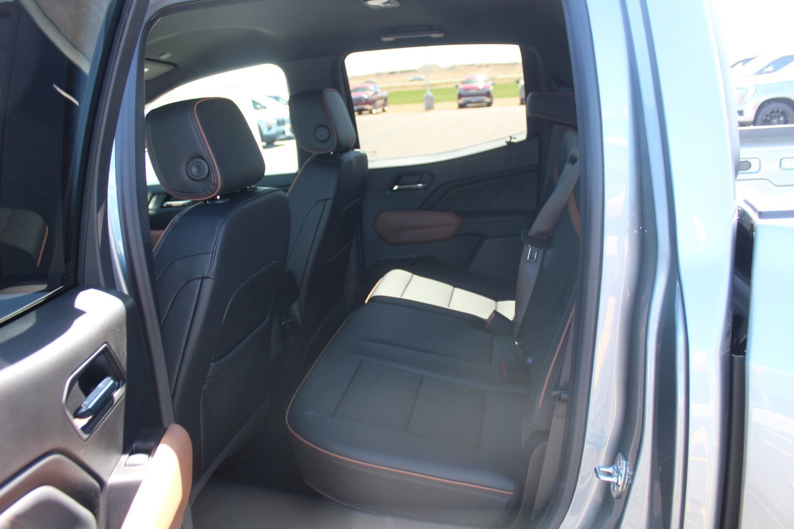 2026 GMC Canyon AT4 - Photo 9