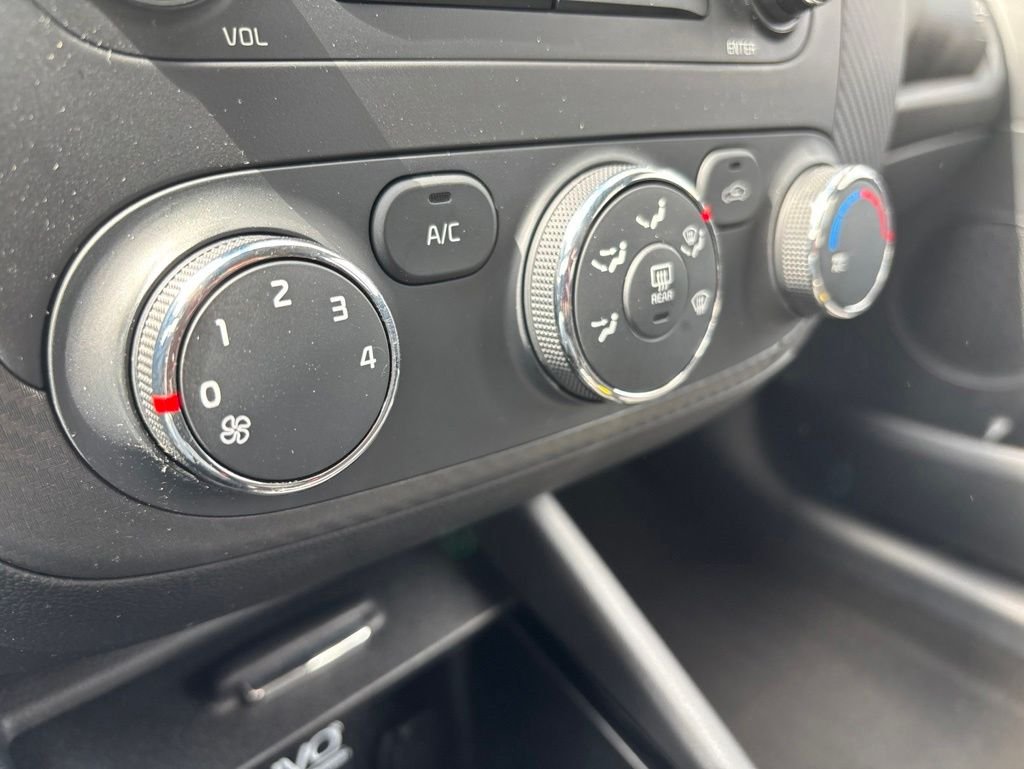 Used 2015 Gray Kia EX image 28