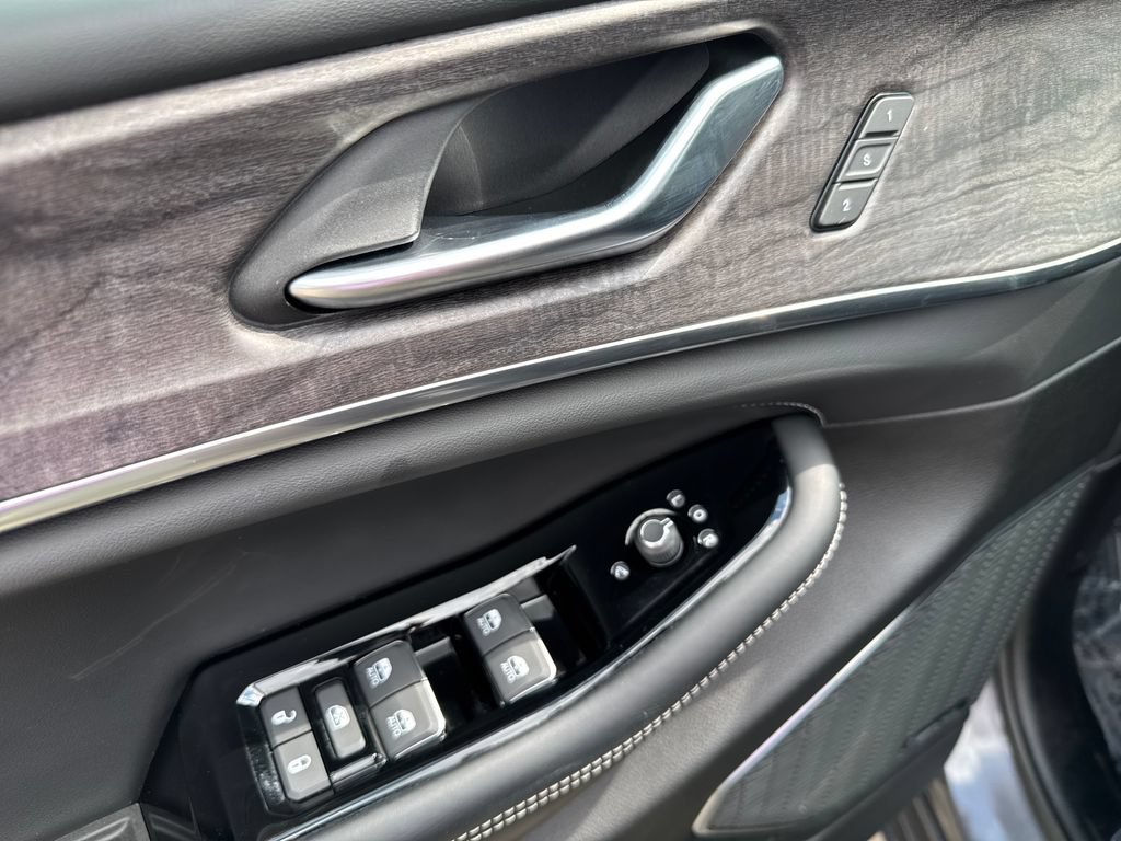2023 Jeep Grand Cherokee Overland - Photo 17