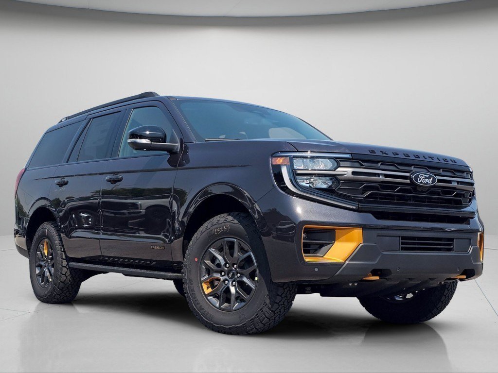 New 2026 Dark Matter Gray Metallic Ford Tremor image 2