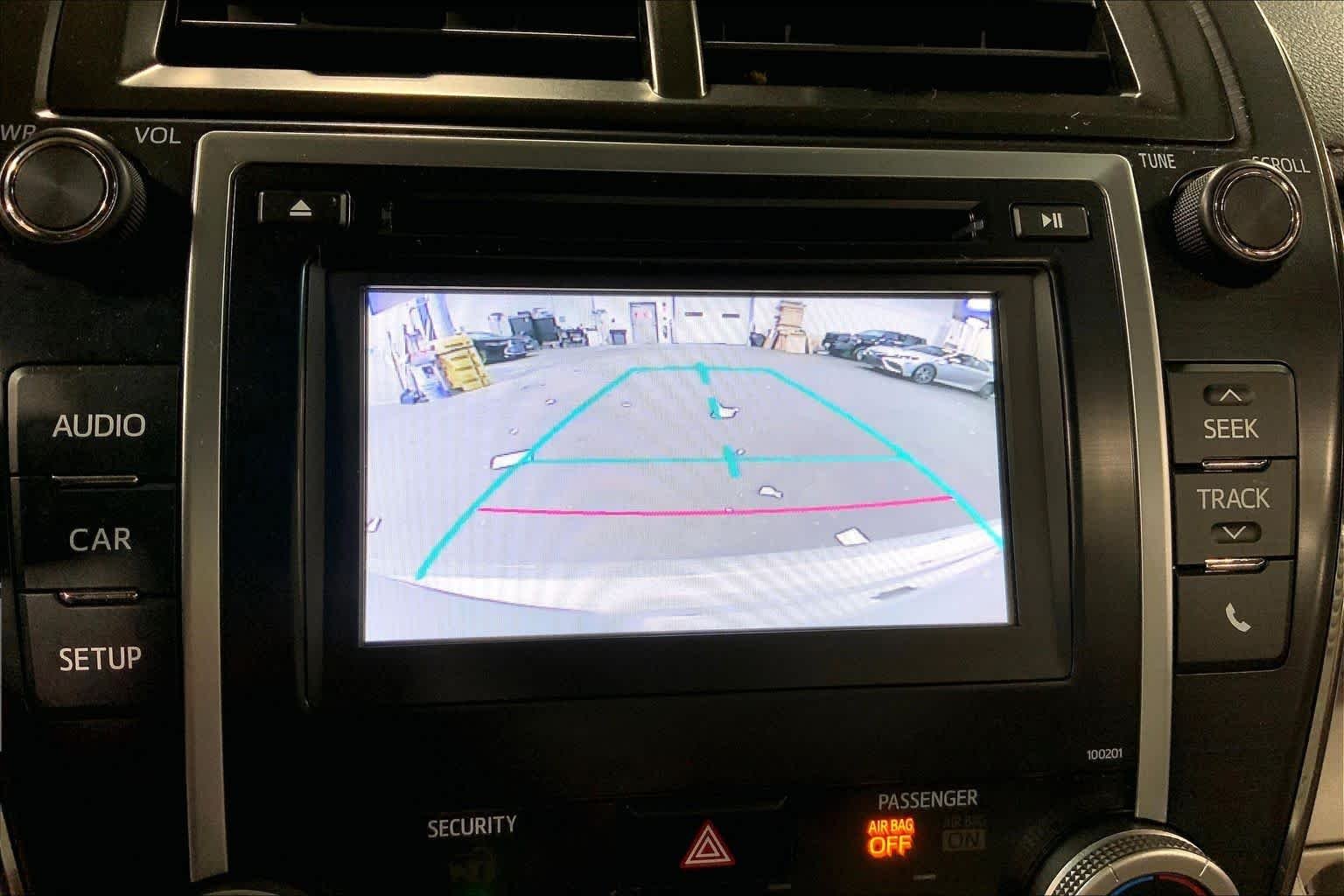 Used 2014 Classic Silver Metallic Toyota LE image 27