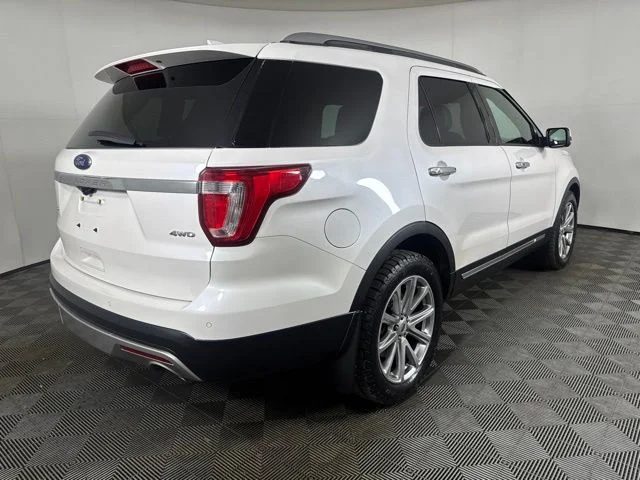 Used 2017 White Ford Limited image 3
