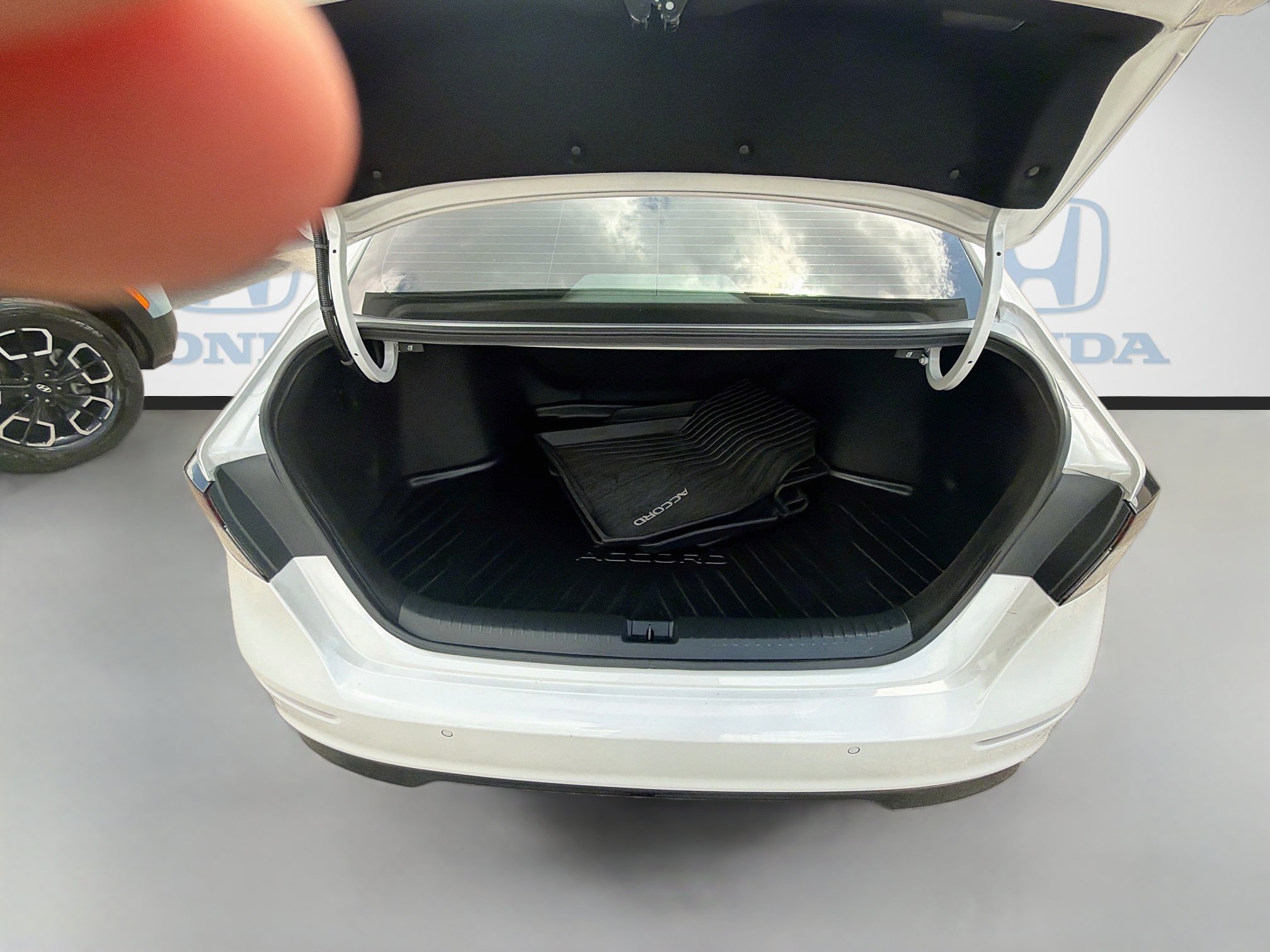 2024 Honda Accord Hybrid EX-L - Photo 26