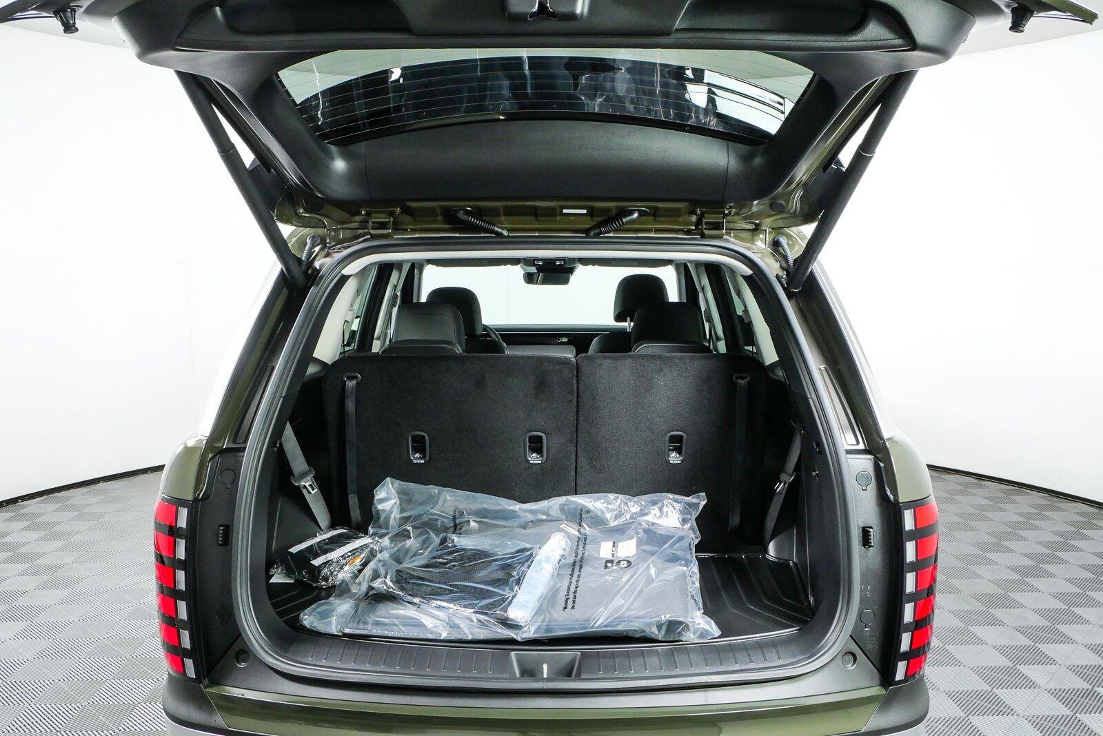 New 2026 Titan Green Hyundai SEL Premium FWD image 31