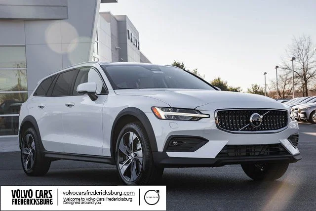 2026 Volvo V60 Cross Country B5 Plus AWD's photo