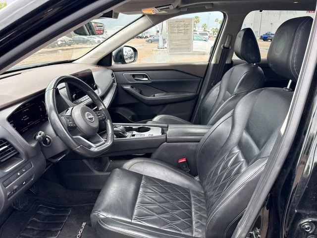 Used 2022 Black Nissan Platinum image 10