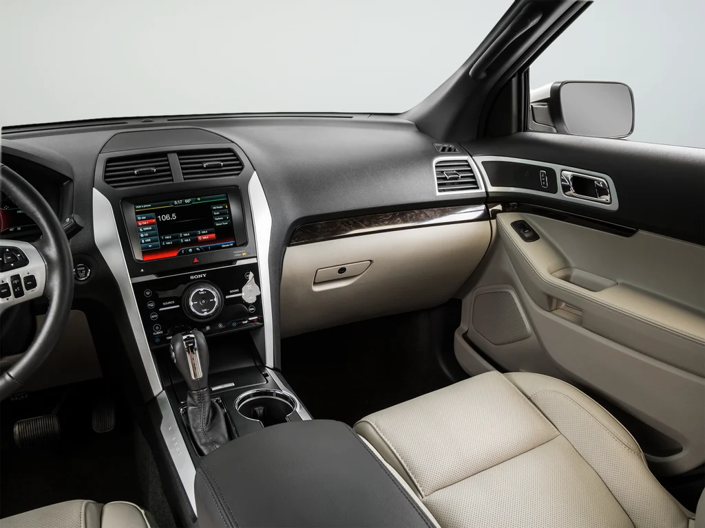 Used 2015 White Ford Limited image 48