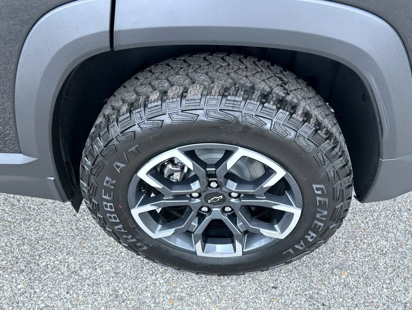 New 2026 Mosaic Black Metallic Chevrolet ACTIV image 24