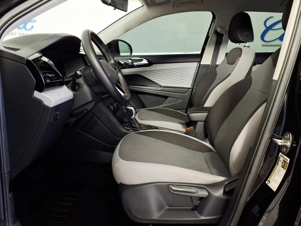 Used 2022  Volkswagen S image 8
