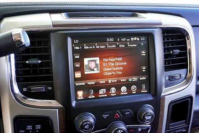 Used 2017 Silver Ram Laramie image 37