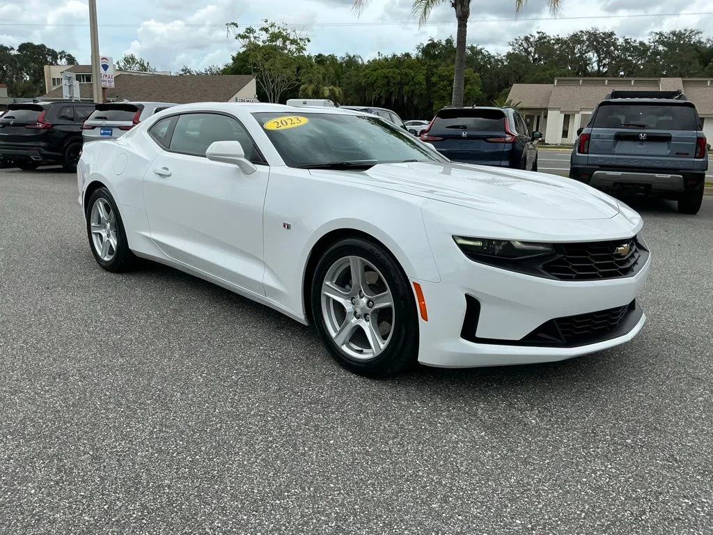 Used 2023 White Chevrolet 1LT image 18
