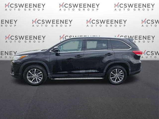 Used 2019  Toyota SE image 2