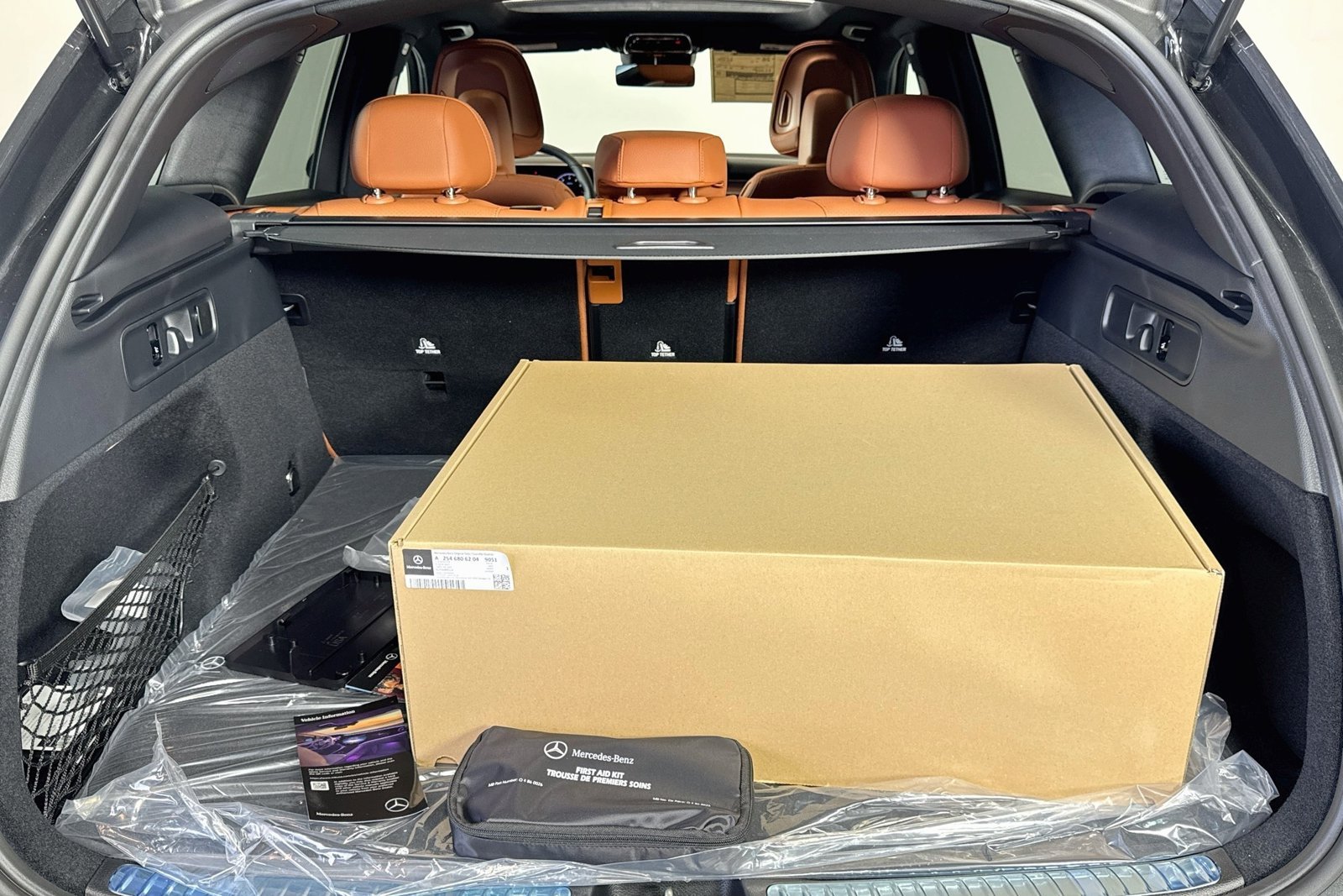 New 2026 Graphite Grey Metallic Mercedes-Benz GLC 300 image 24