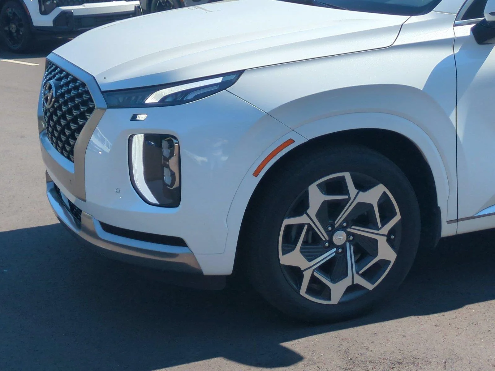 Used 2022 Hyper White Hyundai Calligraphy image 9