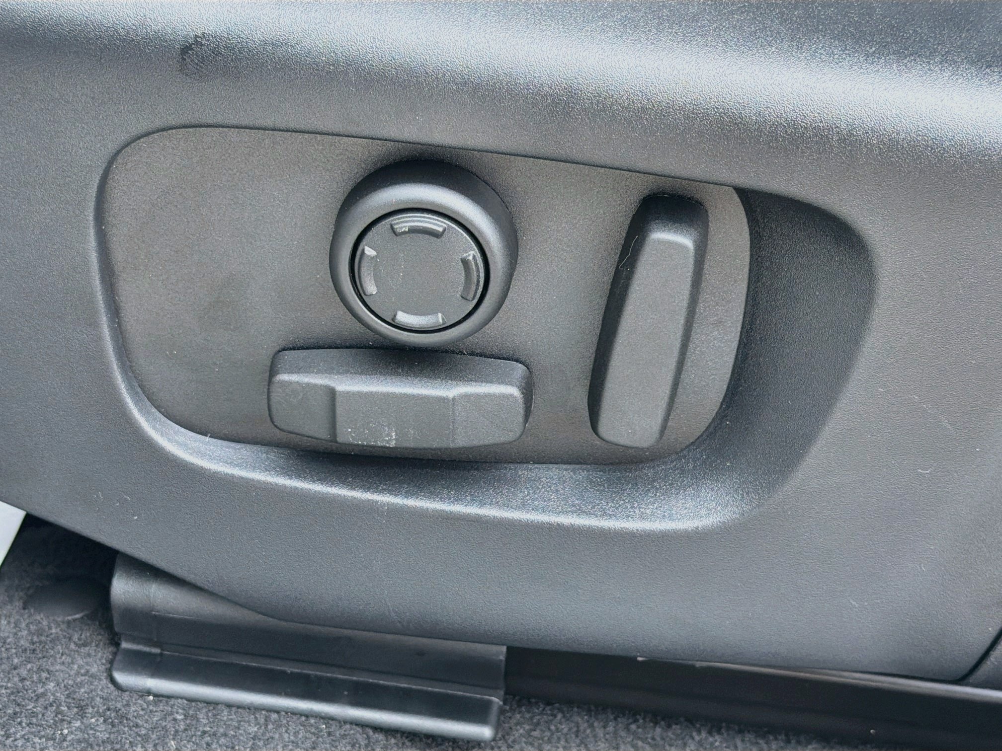 New 2026 Fuji White Land Rover Core S image 24