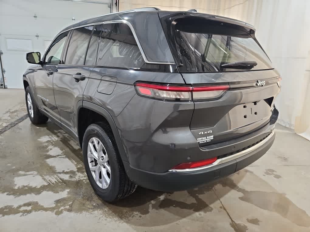 Used 2022 Metallic Jeep Limited image 4