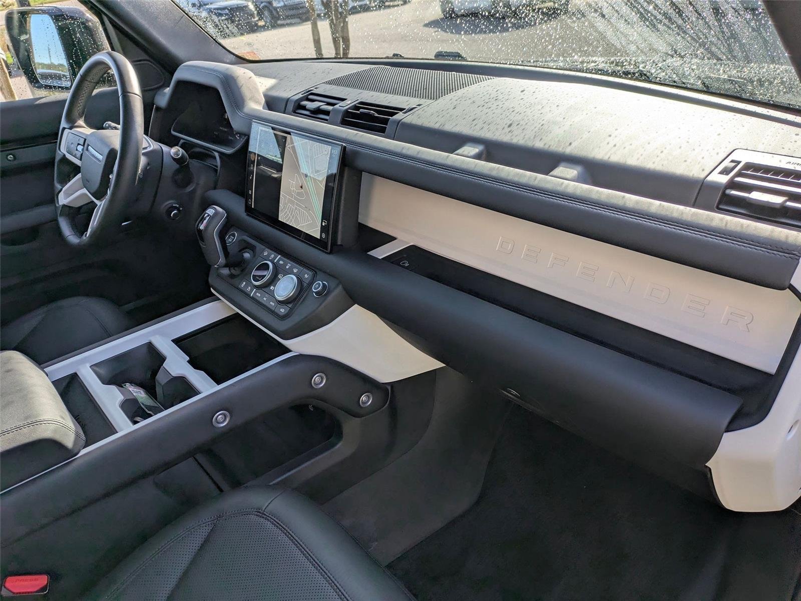 Used 2025 Santorini Black Metallic Land Rover S image 38
