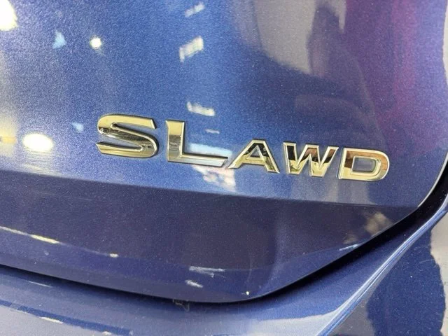 Used 2020 Blue Nissan SL image 19