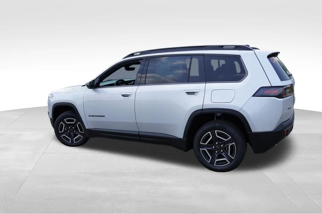 New 2026 Silver Zynith Clearcoat Jeep Limited image 6