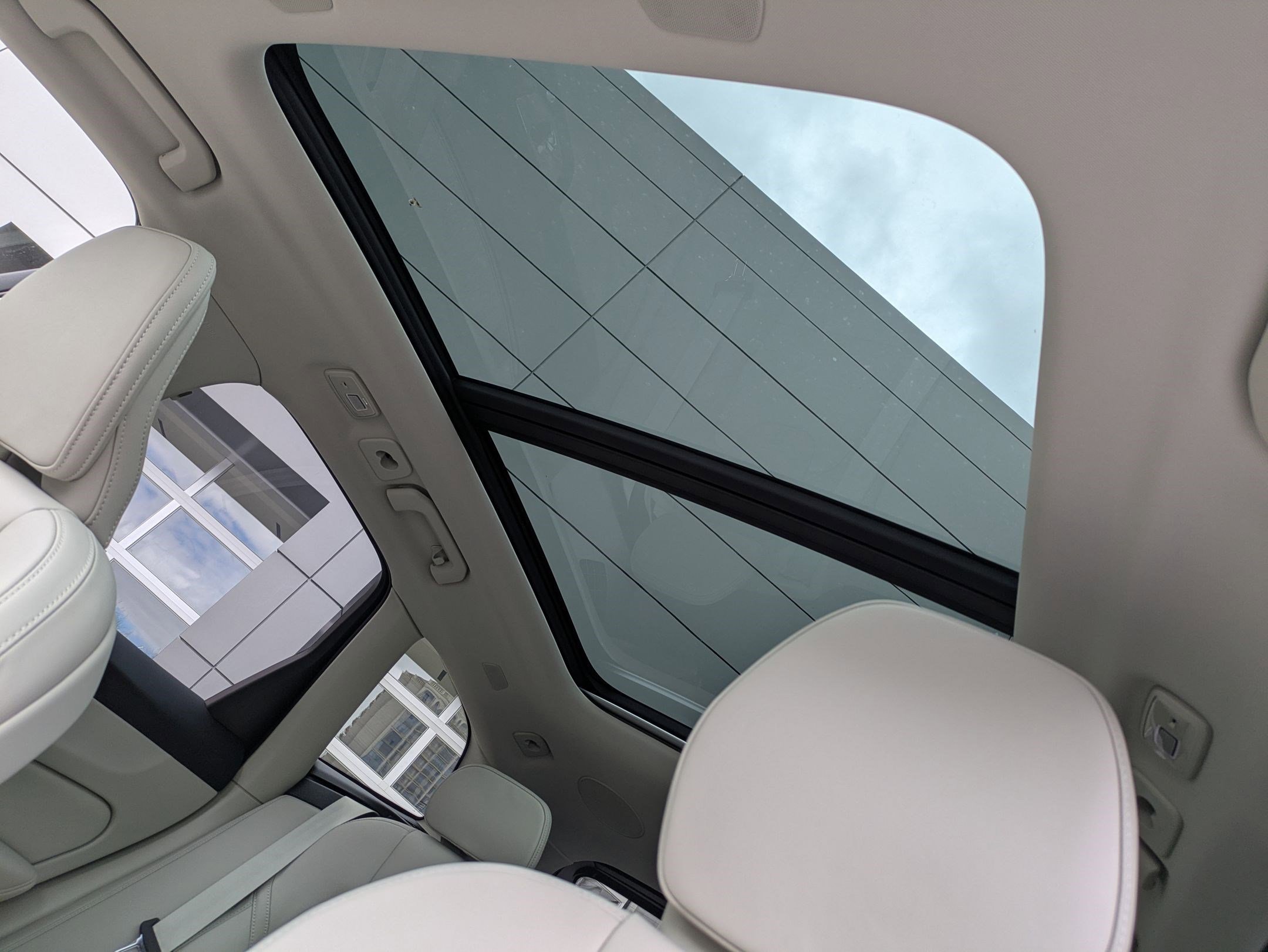New 2026 Crystal White Volvo Ultra image 17