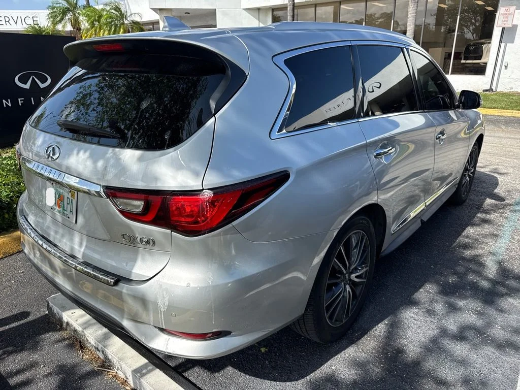 Used 2019 Silver INFINITI LUXE image 2