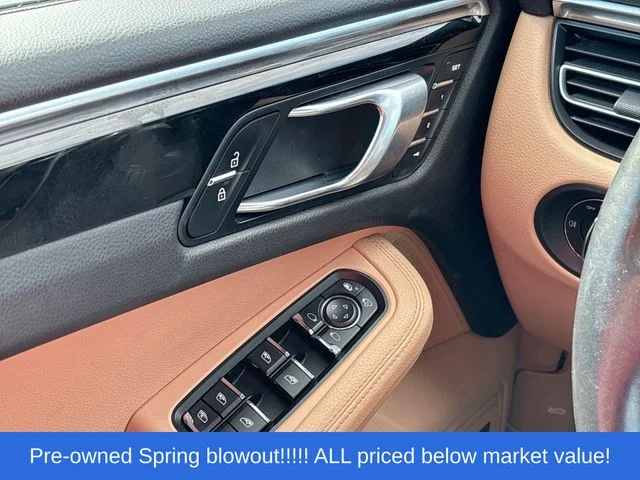 Used 2019 White Porsche SUV image 35