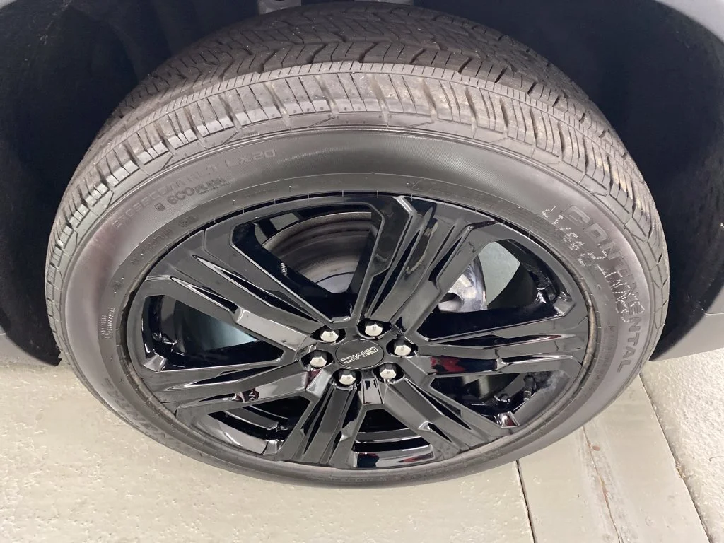 New 2027 Summit White GMC Elevation image 4