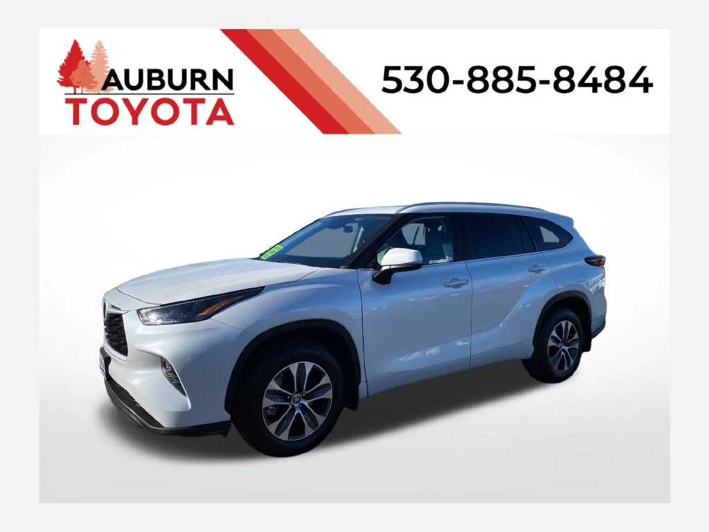 Used 2024 Wind Chill Pearl Toyota XLE image 1
