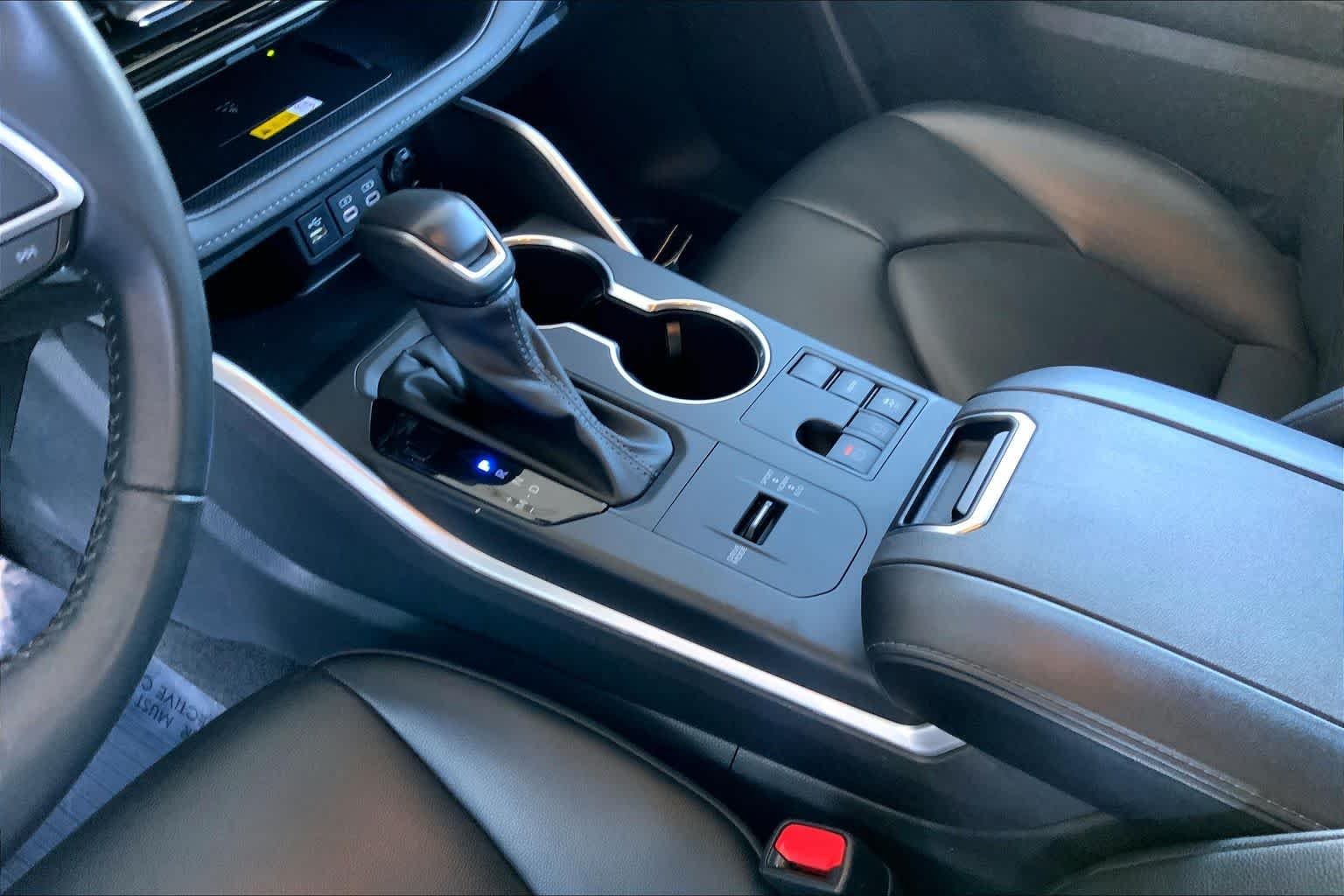 2024 Toyota Highlander LE - Photo 30