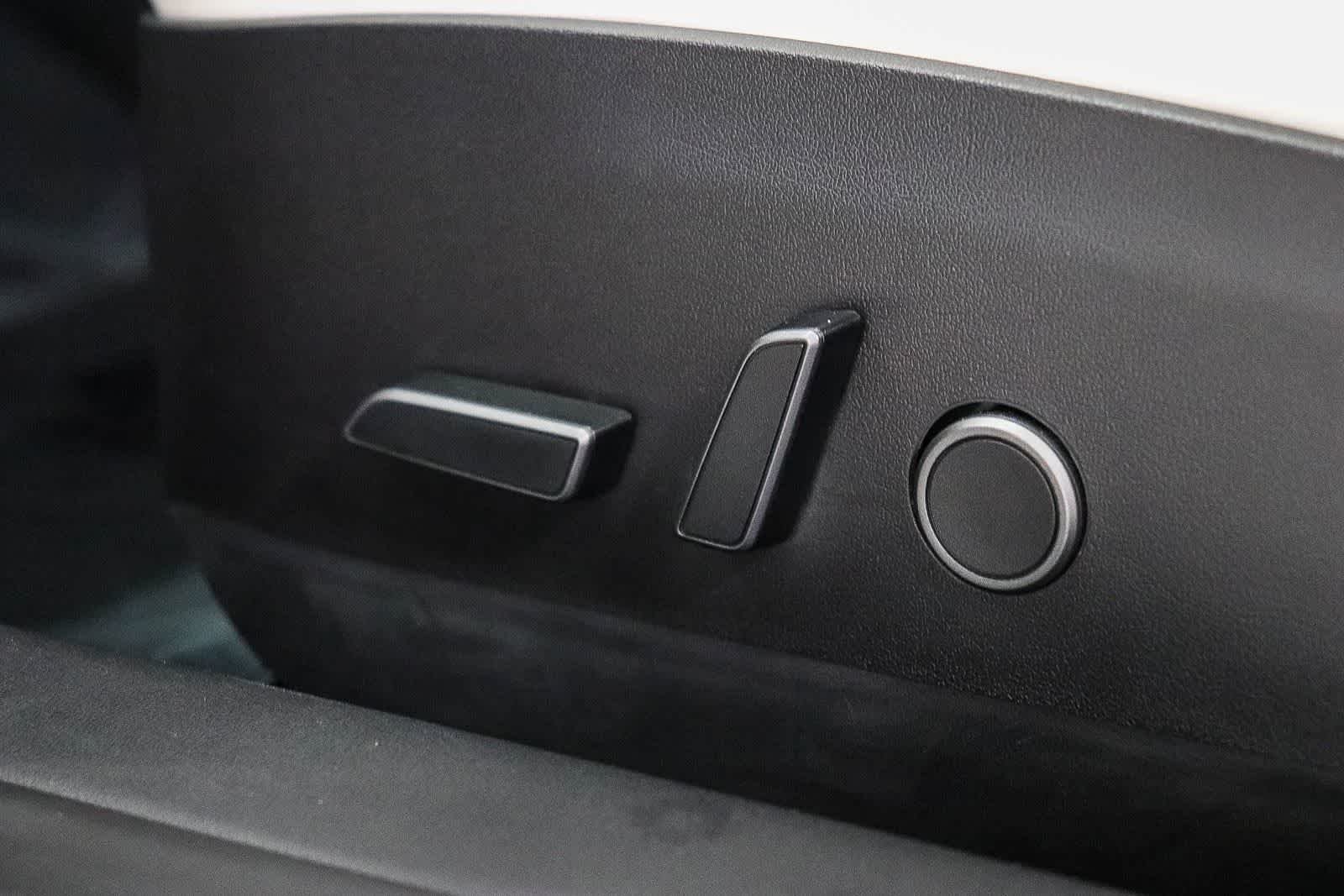Used 2023  Tesla  image 21