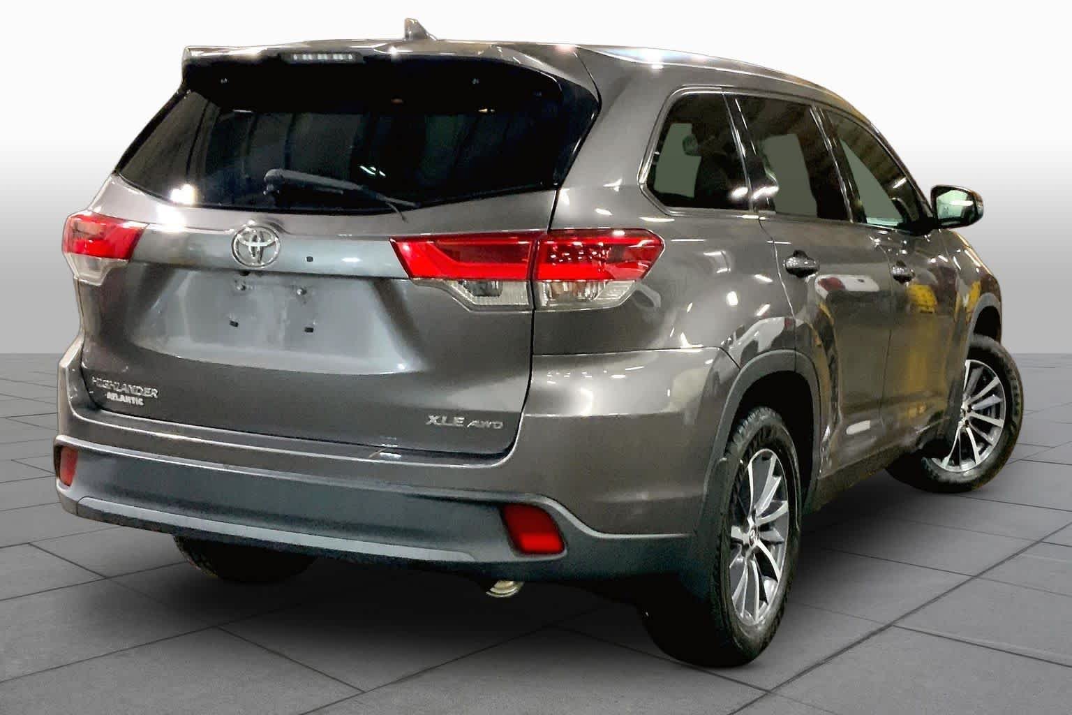 Used 2018 Predawn Gray Mica Toyota XLE image 13