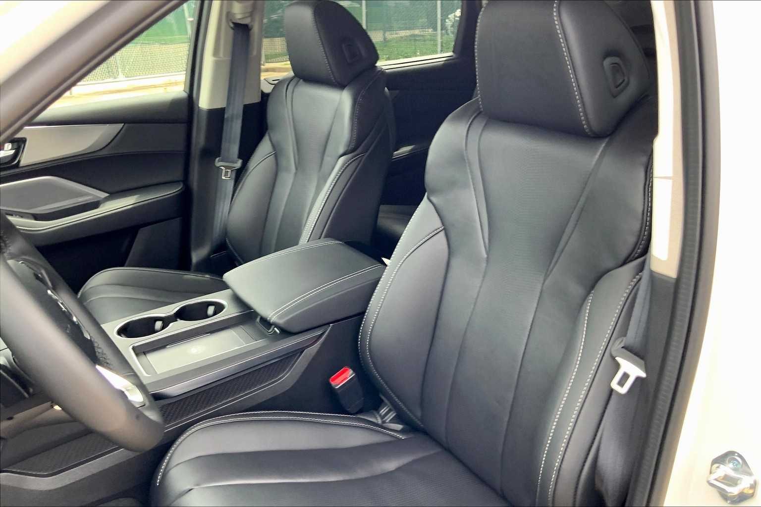 Used 2026 Platinum White Pearl Acura w/Technology Package image 9