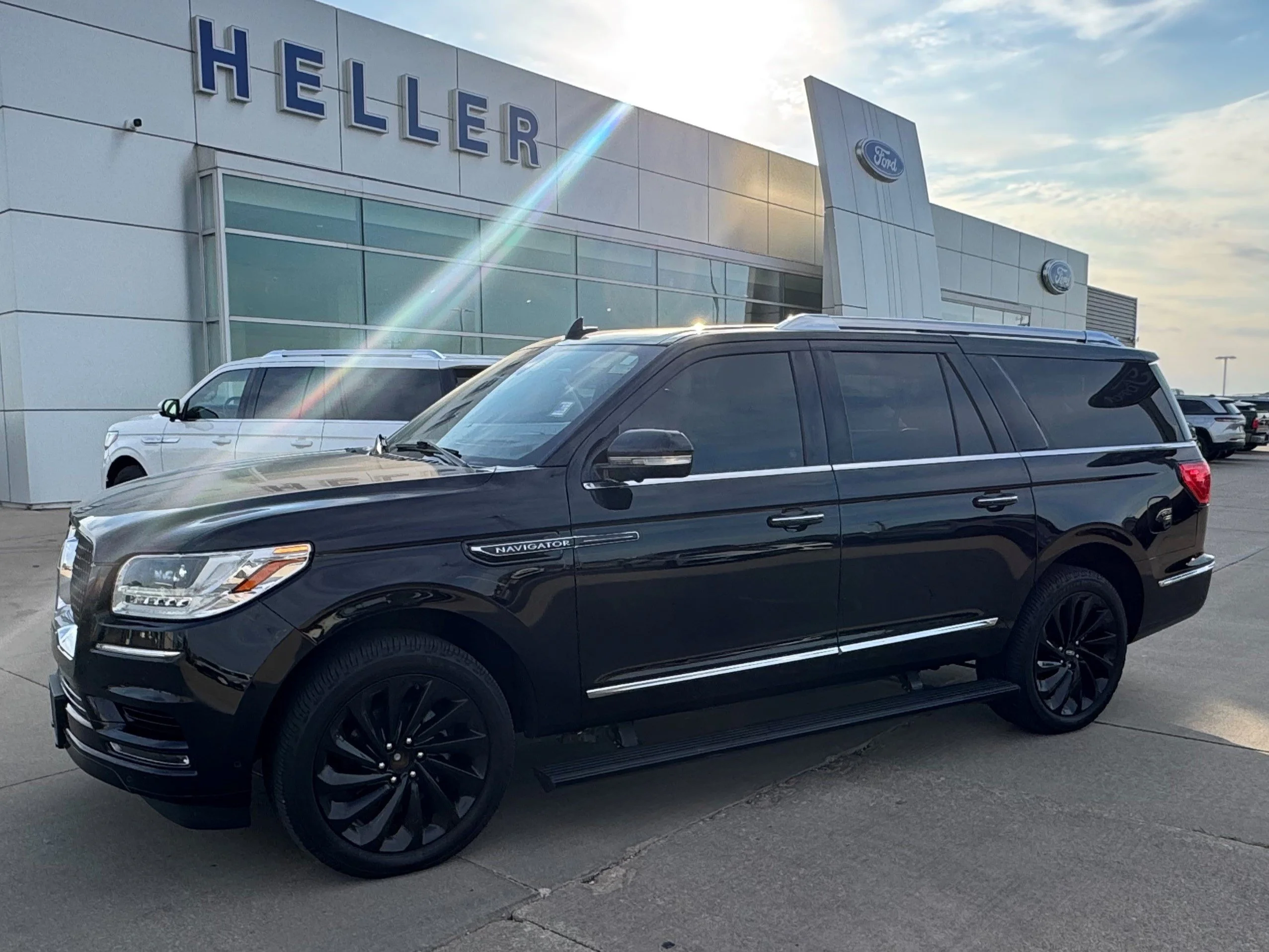 Used 2021 Black Lincoln Reserve image 3