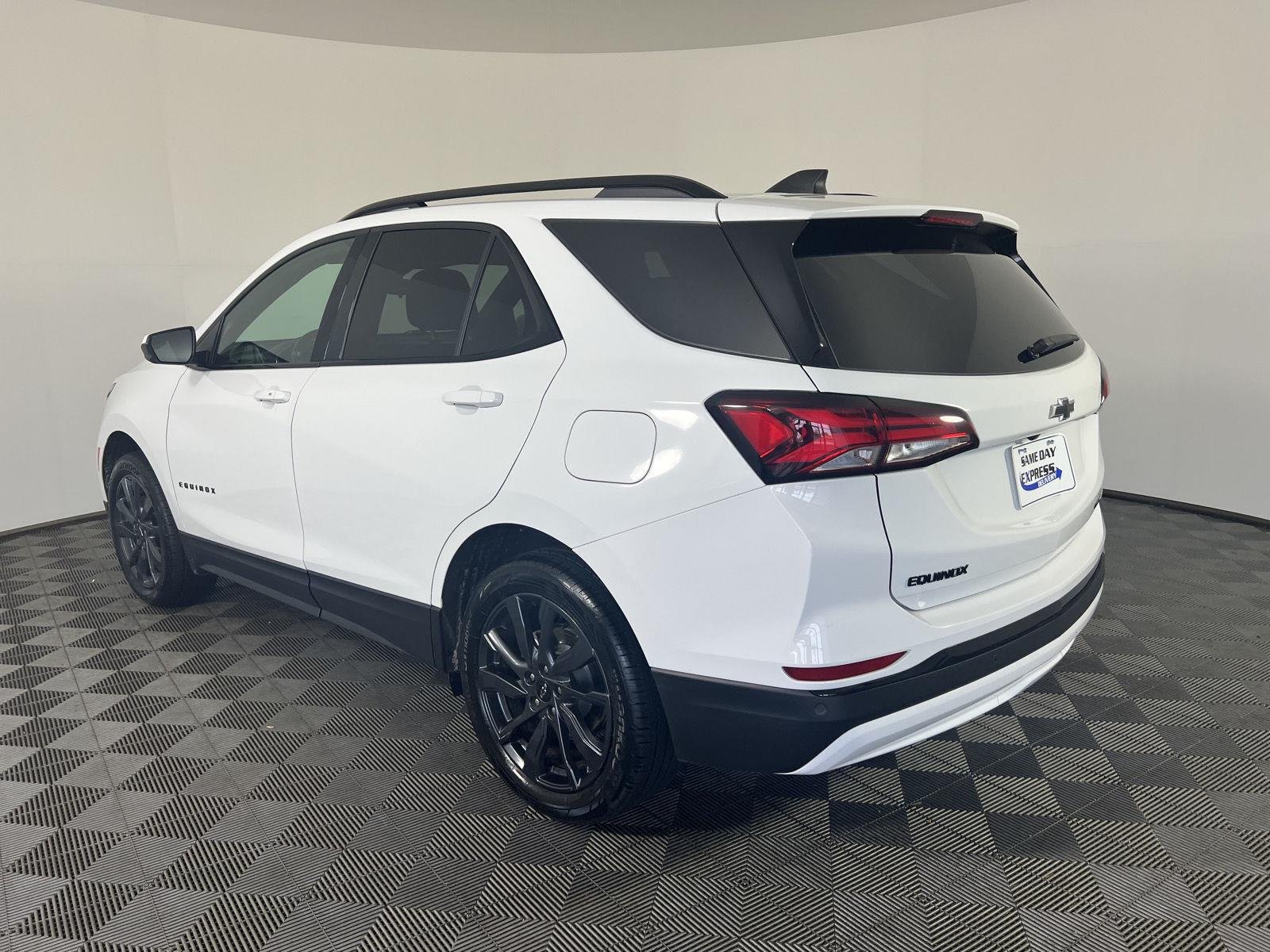 Used 2024 Summit White Chevrolet RS image 25