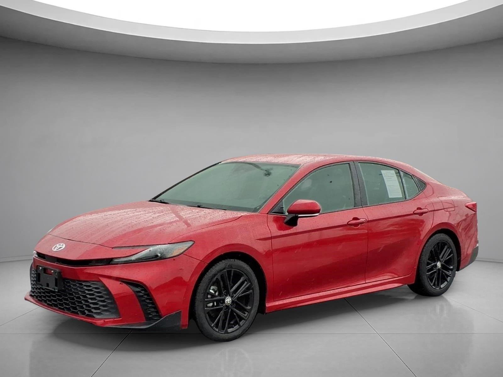 Used 2025  Toyota SE image 1