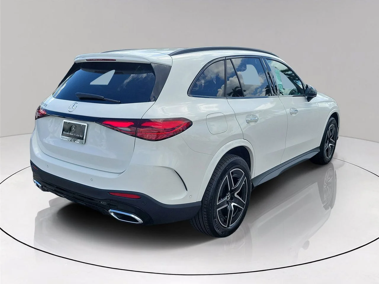 New 2026 Polar White Mercedes-Benz GLC 300 image 4
