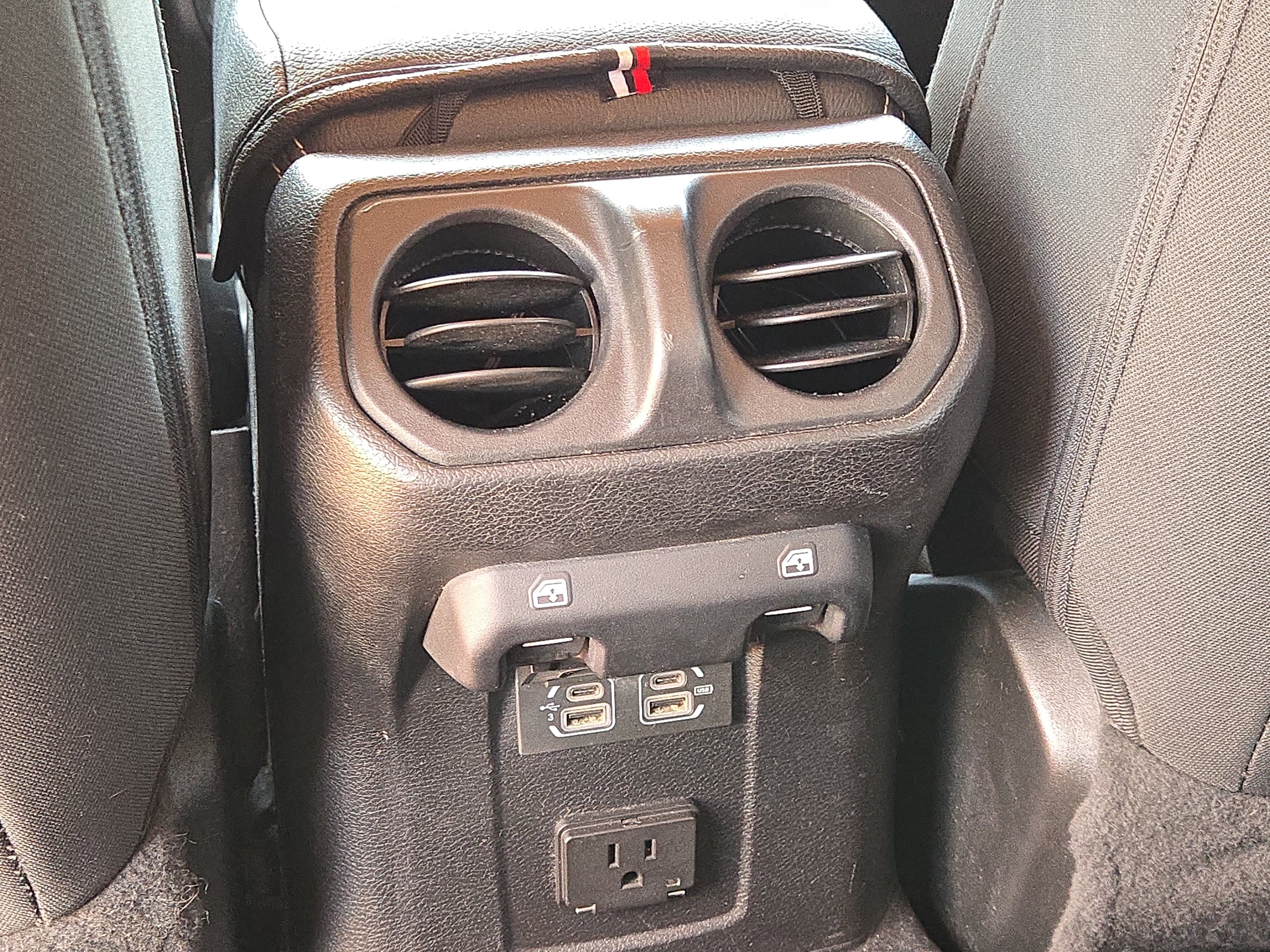Used 2020 Punkn Metallic Clearcoat Jeep Sahara image 21