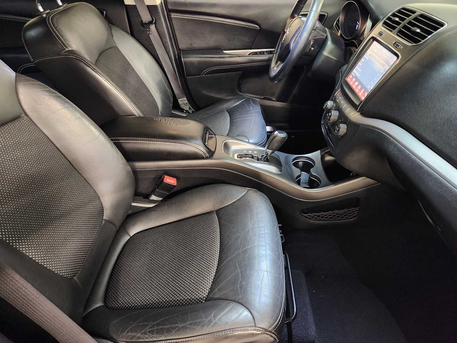 Used 2018 Pitch Black Clearcoat Dodge Crossroad image 3