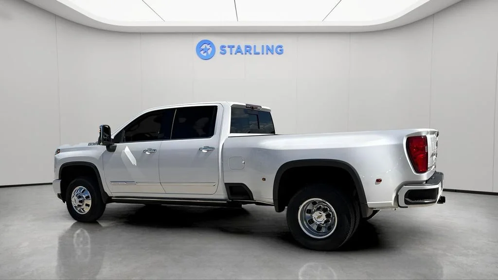 Used 2024 Iridescent Pearl Tricoat Chevrolet High Country DRW image 5