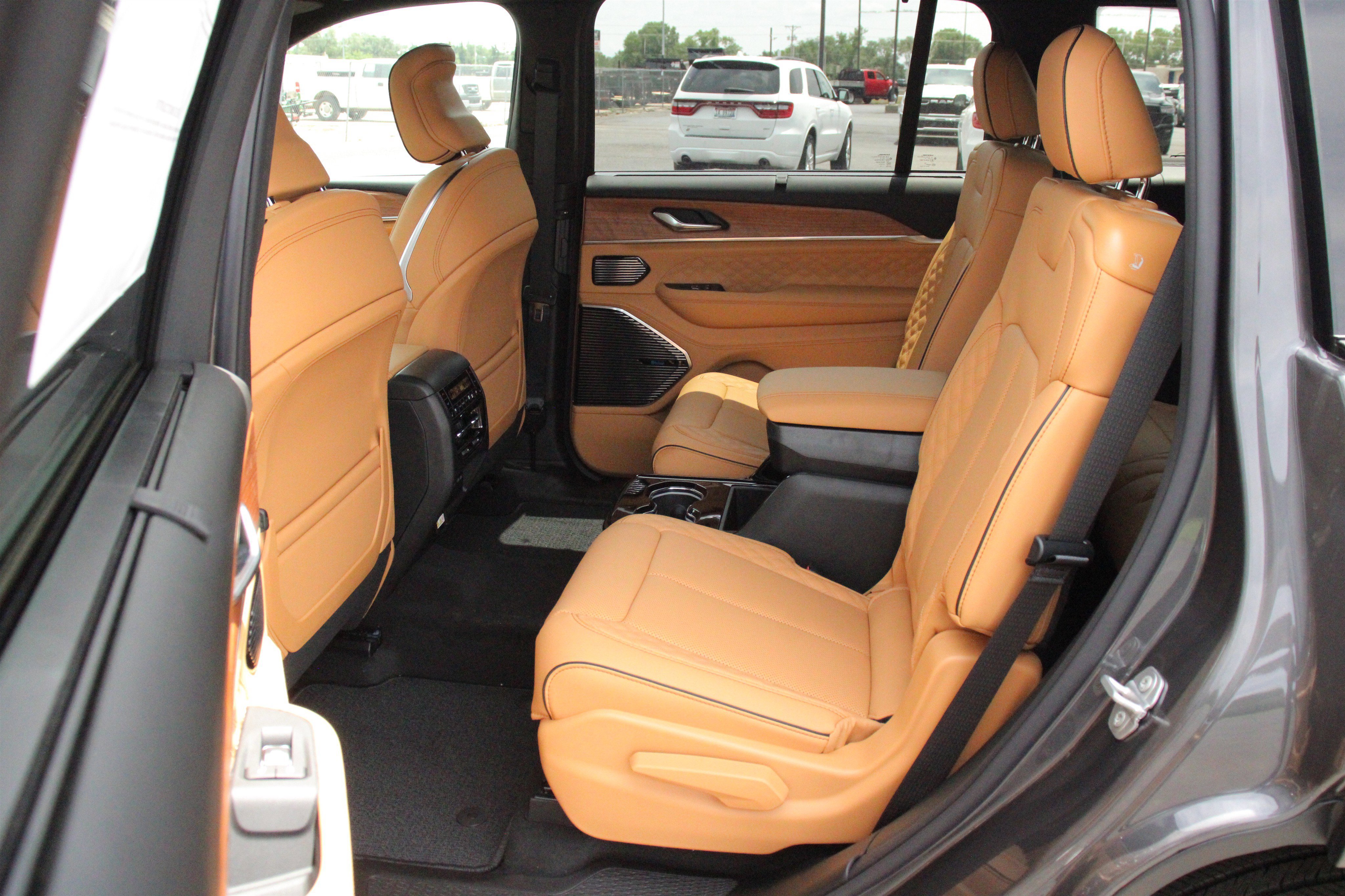 New 2026 Baltic Gray Metallic Clear-Coat Exterior Paint Jeep Summit image 25