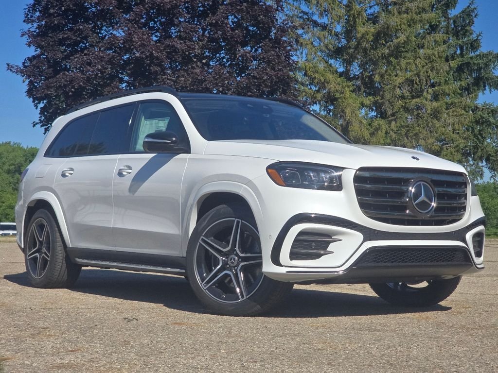 New 2026 MANUFAKTUR Moonlight White Metallic Mercedes-Benz GLS 450 image 2