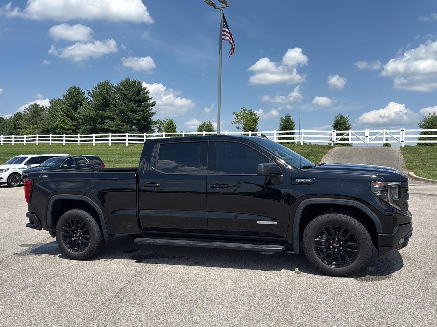 Used 2024 Onyx Black GMC Elevation image 4