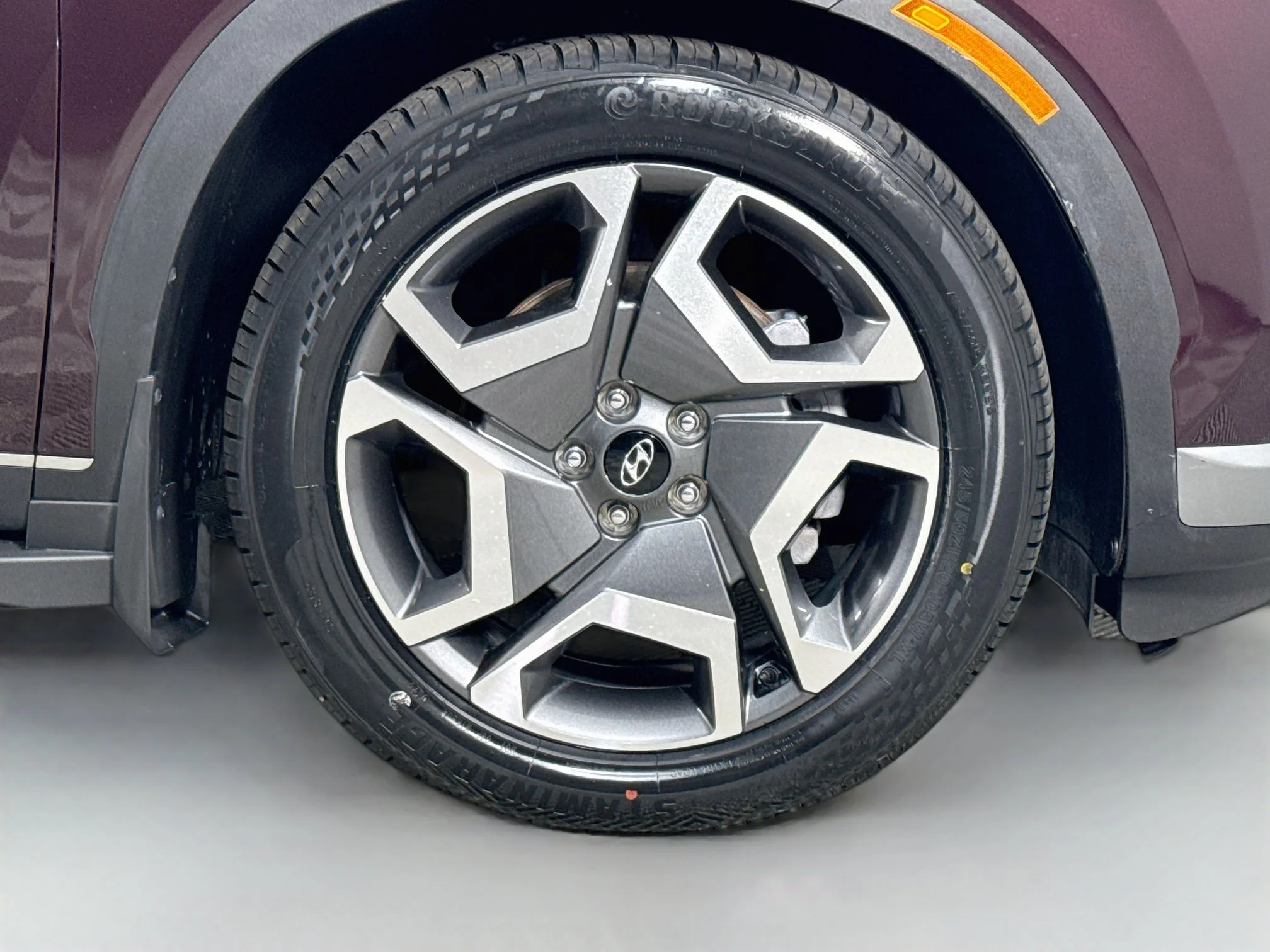 Used 2024 Sierra Burgundy Hyundai SEL 7P image 28