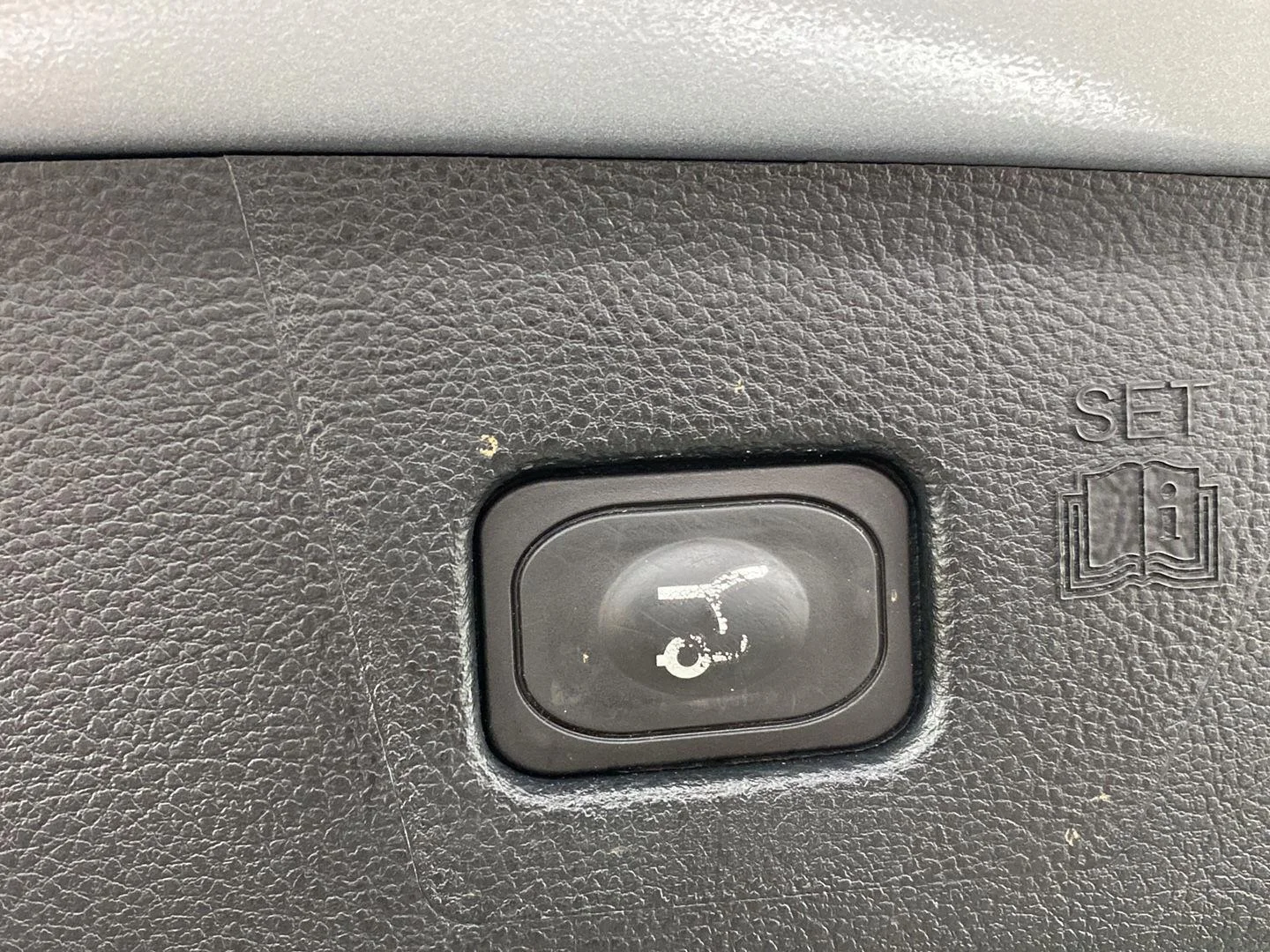 Used 2022 Iconic Silver Ford SEL image 19