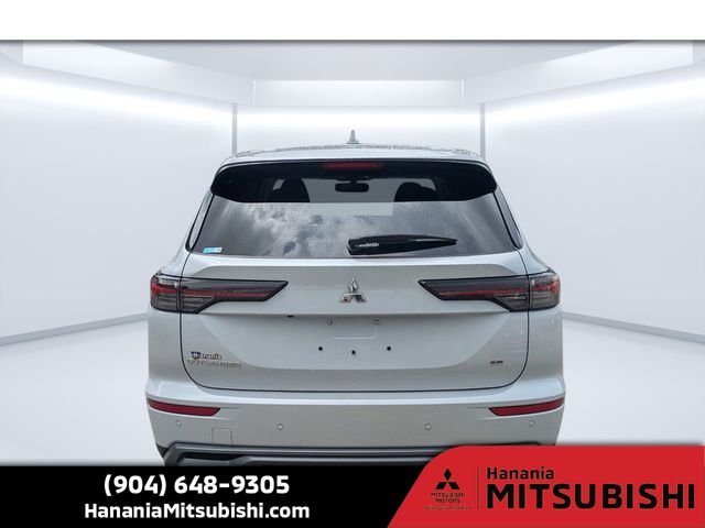 Used 2025 White Mitsubishi SE image 4