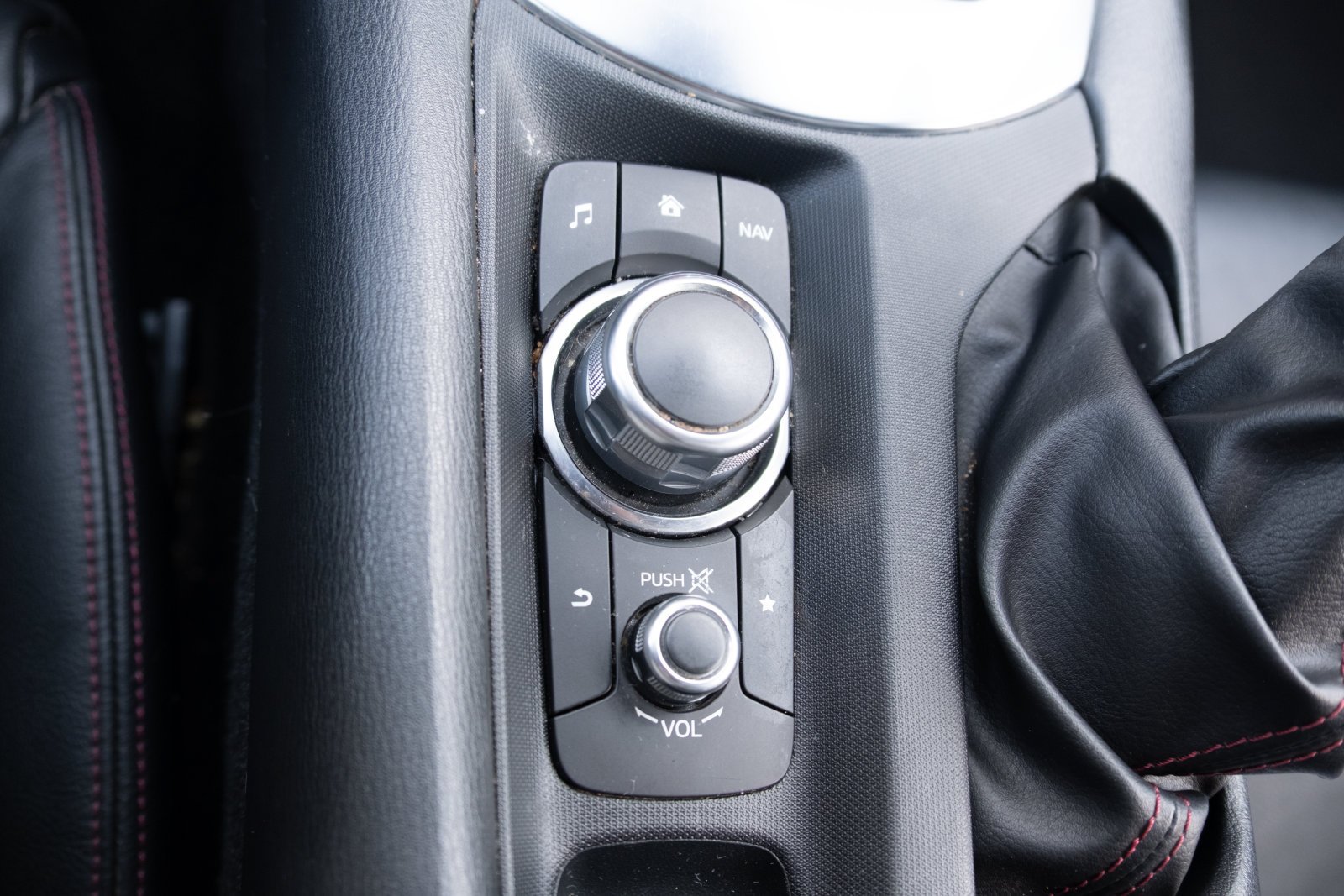 Used 2018  Mazda Grand Touring image 3