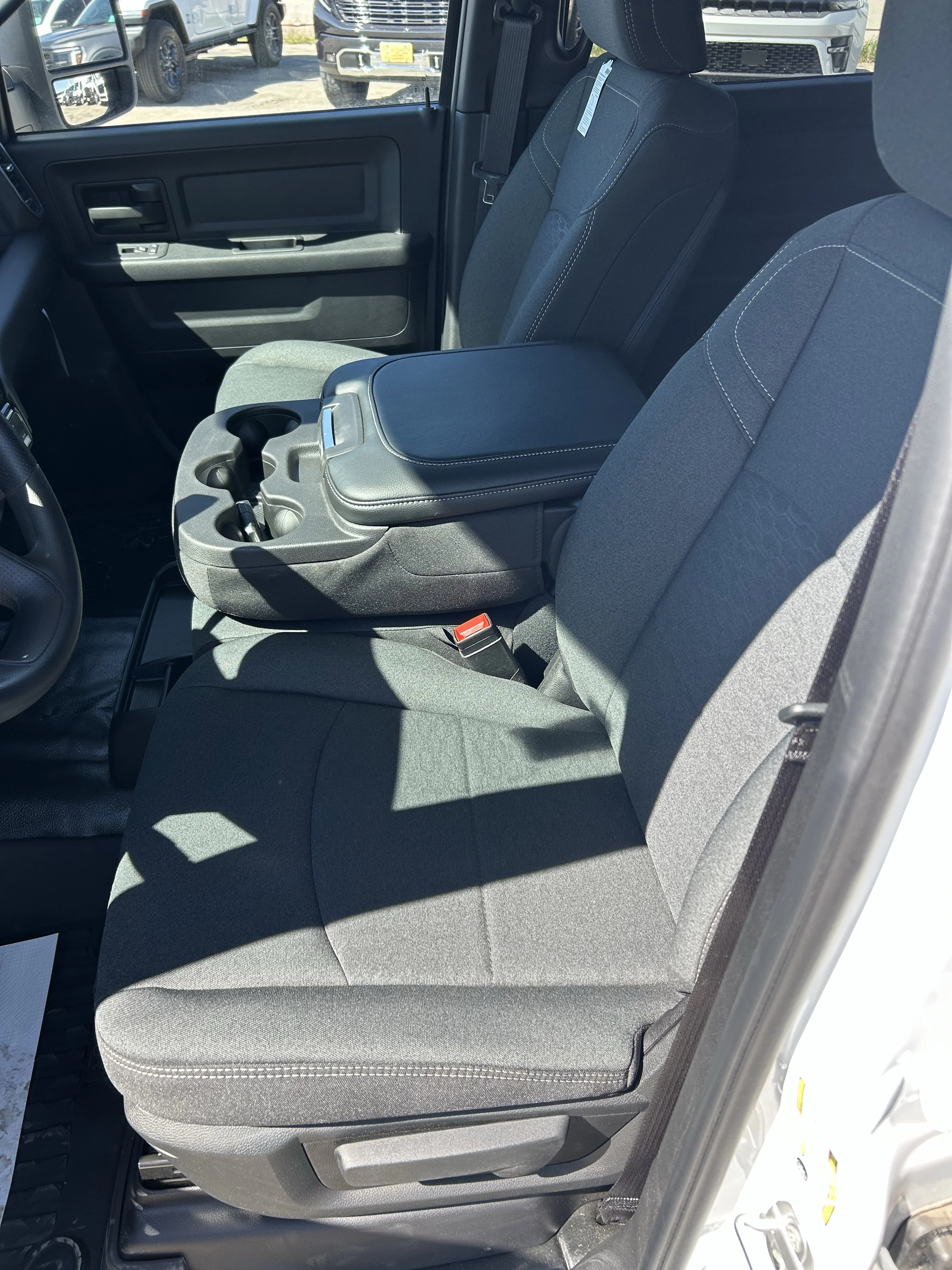 2026 RAM 3500 Tradesman - Photo 9