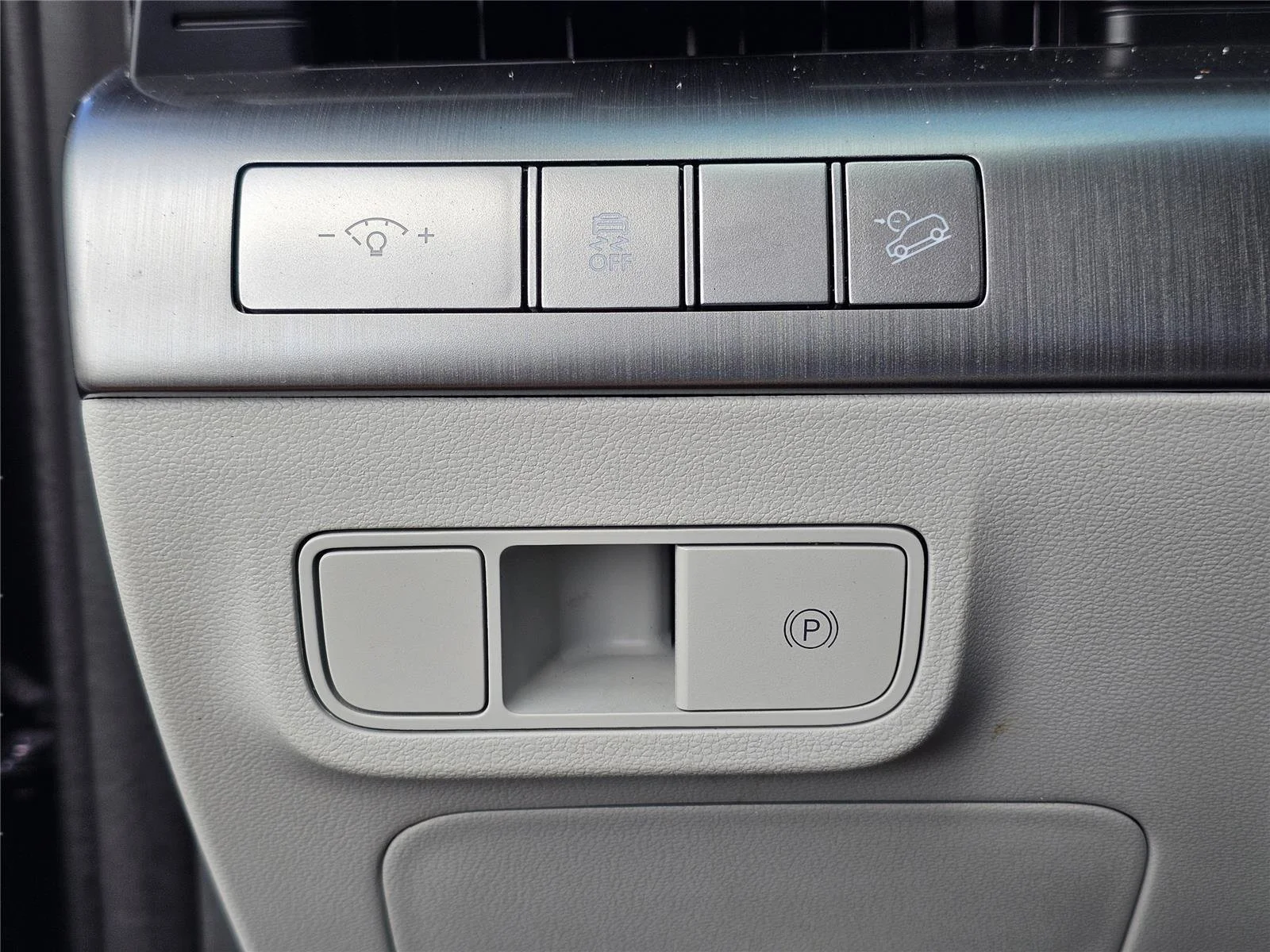 Used 2025 Abyss Black Pearl Hyundai SEL image 18
